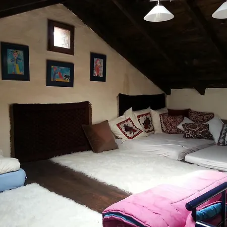 Traditional Stone Maisonette 컨트리하우스 *